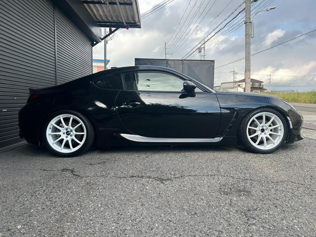 ＧＲ８６ ＲＺ　６速ＭＴ　ＨＫＳマフラー　ＨＫＳコールドエアインテーク　テイン車高調　ヨコハマ１８インチホイールＲＳ３　９インチナビ　バックカメラ　ＥＴＣ２．０　前後ドラレコ　　シートヒーター　クルーズコントロール（7枚目）