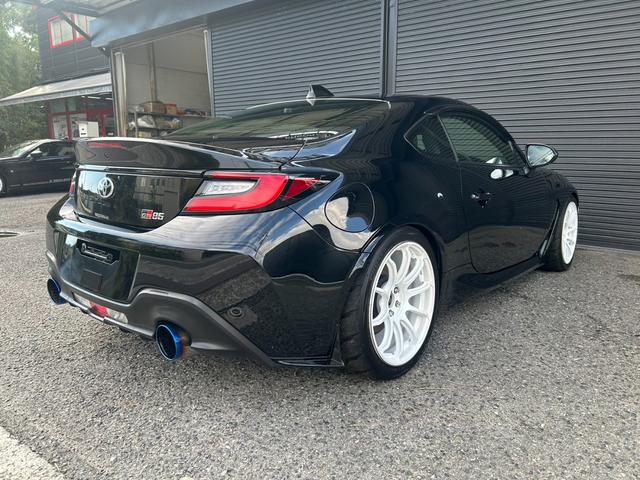 ＧＲ８６ ＲＺ　６速ＭＴ　ＨＫＳマフラー　ＨＫＳコールドエアインテーク　テイン車高調　ヨコハマ１８インチホイールＲＳ３　９インチナビ　バックカメラ　ＥＴＣ２．０　前後ドラレコ　　シートヒーター　クルーズコントロール（9枚目）