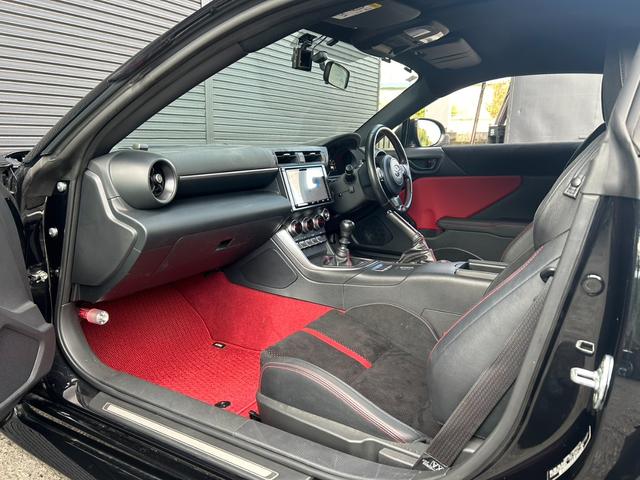 ＧＲ８６ ＲＺ　６速ＭＴ　ＨＫＳマフラー　ＨＫＳコールドエアインテーク　テイン車高調　ヨコハマ１８インチホイールＲＳ３　９インチナビ　バックカメラ　ＥＴＣ２．０　前後ドラレコ　　シートヒーター　クルーズコントロール（41枚目）