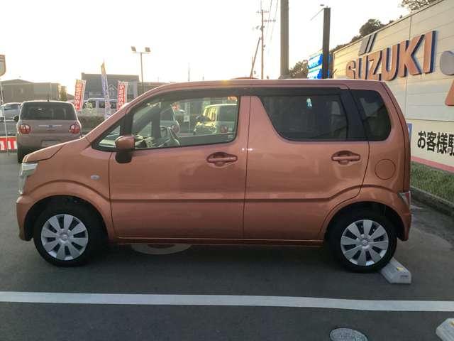 �Z���^�[�s���[�̓����A���A�h�A�ɂ́A�P���Ă���������Ă���A���X�̂����p�ƃf�U�C���̃A�N�Z���g�ɂ���������Ă���܂��B