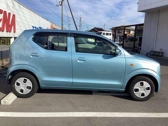 �T�C�h���C�����ۂ݂ƃG�b�W�����������f�U�C���ɁA�����邵���������܂��B���C�g�u���[�̃J���[���A�N�Z���g�������Ă��܂��B