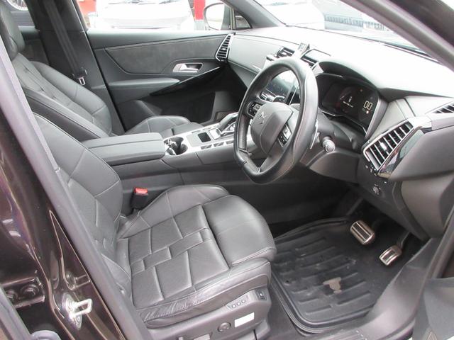 DS7クロスバック グランシック ブルーHDi グランシック ブルーHDi パノラマルーフ バックカメラ ETC 電動リアゲート レザーシート LEDヘッドランプ ワンオーナー ユーザー下取車 パノラマルーフ レザーシート バックカメラ ETC(13枚目)