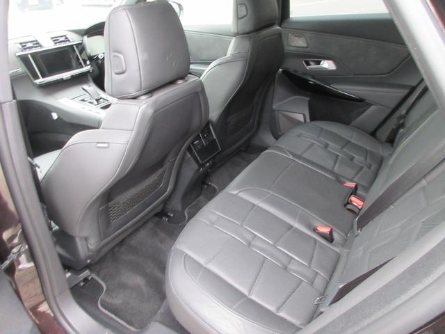 DS7クロスバック グランシック ブルーHDi グランシック ブルーHDi パノラマルーフ バックカメラ ETC 電動リアゲート レザーシート LEDヘッドランプ ワンオーナー ユーザー下取車 パノラマルーフ レザーシート バックカメラ ETC(25枚目)