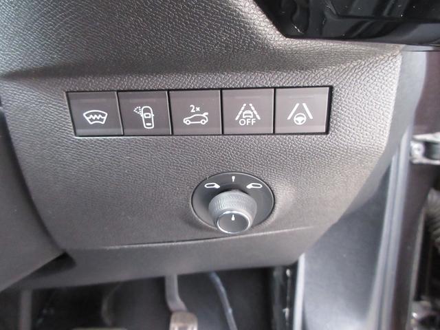 DS7クロスバック グランシック ブルーHDi グランシック ブルーHDi パノラマルーフ バックカメラ ETC 電動リアゲート レザーシート LEDヘッドランプ ワンオーナー ユーザー下取車 パノラマルーフ レザーシート バックカメラ ETC(28枚目)