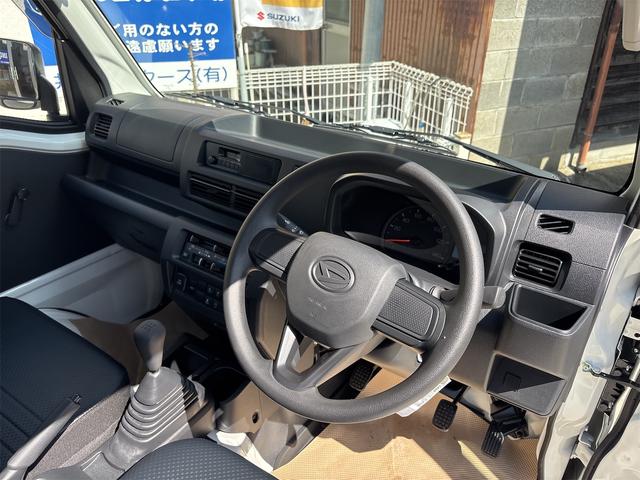 ハイゼットトラック スタンダード　届出済未使用車　４ＷＤ　５ＭＴ　荷台マット、ゲートプロテクター、鳥居プロテクター、足マット、バイザー付（15枚目）