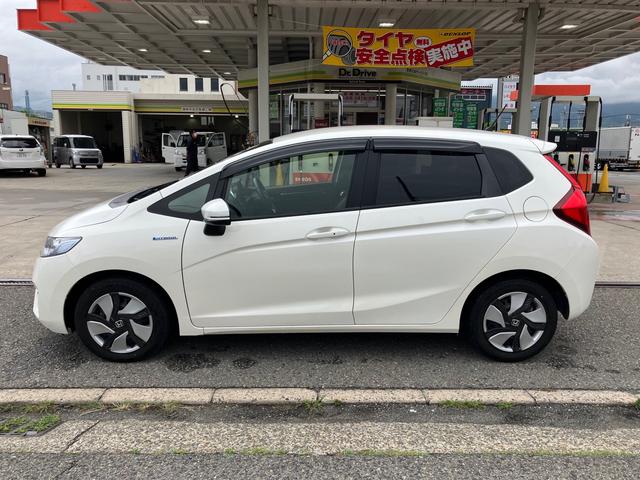 フィットハイブリッド Ｌパッケージ　スマートキー　ＥＴＣ　　純正ナビＴＶ　　ハーフレザーシート　プライバシーガラス（5枚目）