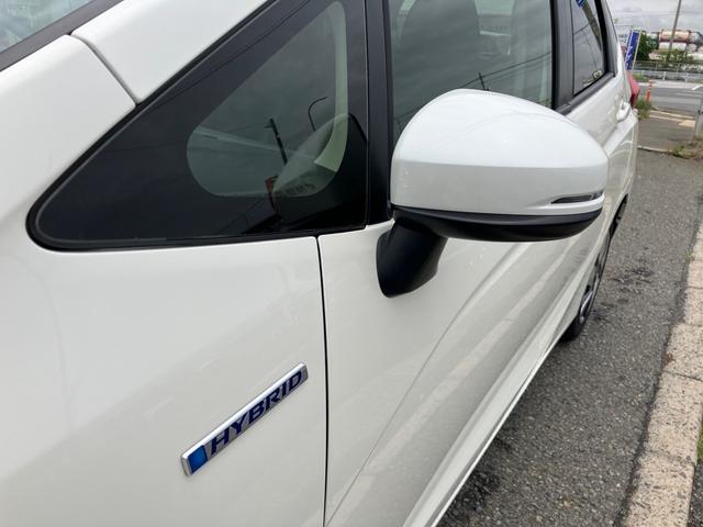 フィットハイブリッド Ｌパッケージ　スマートキー　ＥＴＣ　　純正ナビＴＶ　　ハーフレザーシート　プライバシーガラス（9枚目）