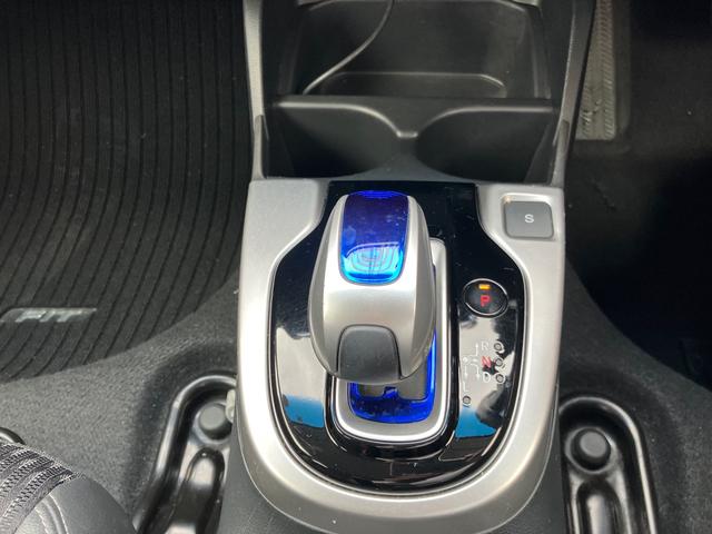 フィットハイブリッド Ｌパッケージ　スマートキー　ＥＴＣ　　純正ナビＴＶ　　ハーフレザーシート　プライバシーガラス（24枚目）