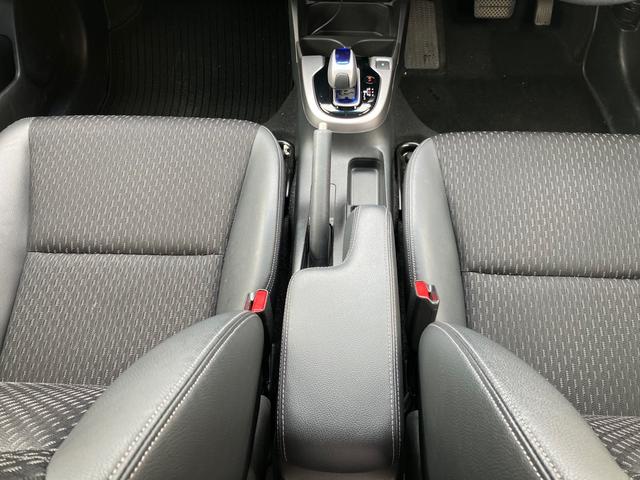 フィットハイブリッド Ｌパッケージ　スマートキー　ＥＴＣ　　純正ナビＴＶ　　ハーフレザーシート　プライバシーガラス（25枚目）