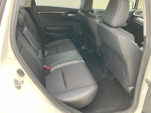 フィットハイブリッド Ｌパッケージ　スマートキー　ＥＴＣ　　純正ナビＴＶ　　ハーフレザーシート　プライバシーガラス（29枚目）