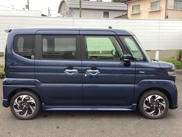 スペーシアカスタム カスタム　ＨＹＢＲＩＤ　ＸＳ　両側電動スライドドア　電動駐車ブレーキ　衝突被害軽減ブレーキ　低速時ブレーキサポート　車線維持支援機能　車線逸脱警報　踏み間違い防止機能　アダプティブクルーズコントロール　ＬＥＤヘッドライト　ステアリングヒーター（4枚目）