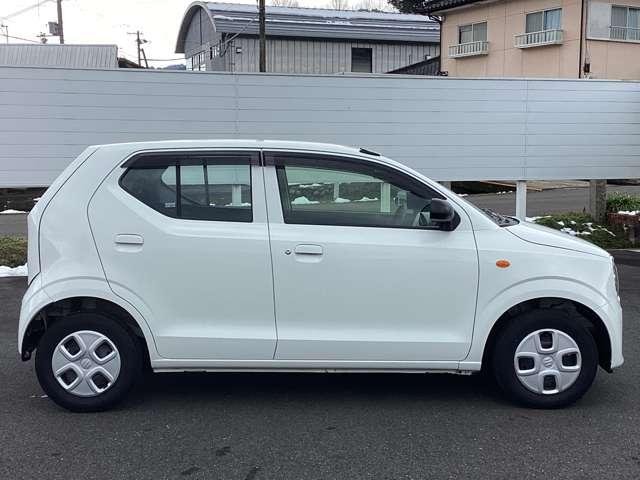 アルト Ｌ　２型　４ＷＤ　車検整備付き　衝突被害軽減ブレーキ　後退時ブレーキサポート　踏み間違い防止機能　オートライト　オートマチックハイビーム　純正ＣＤラジオチューナー　パワーウインドウ　キーレスエントリー（4枚目）