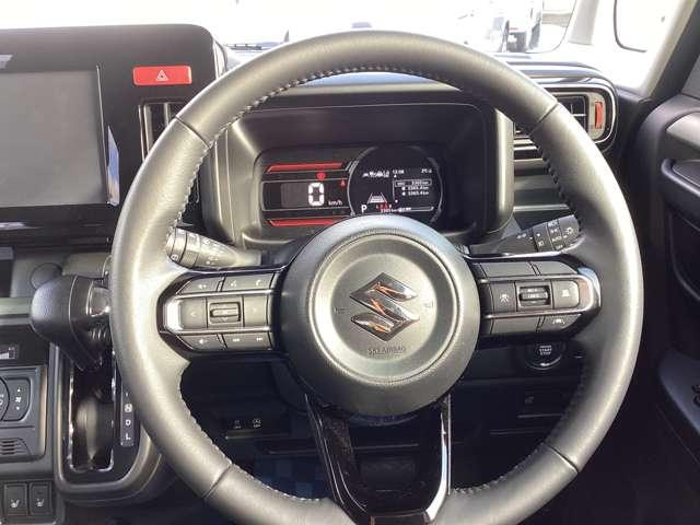 �X�C�b�`����������̃X�e�A�����O�z�C�[���ł��B�X�e�A�����O�q�[�^�[���t���Ă��܂��B�����Ƃ��ɂ͏d�󂷂鑕���ł��B