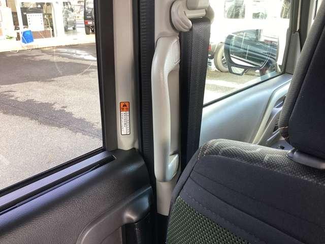 ���E�̃Z���^�[�s���[�ɏ�ԗp�̃A�V�X�g�O���b�v���t���Ă��܂��B