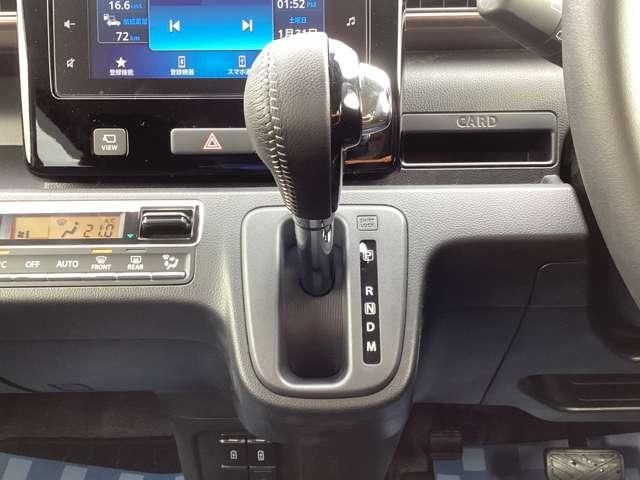 �V�t�g���o�[�́A�n���h������߂���̓͂��₷���C���p�l�ɔz�u����Ă��܂��B