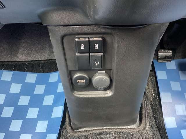 �t�r�a�[�d�|�[�g�́A�^�C�v�`�ƃ^�C�v�b�ɑΉ��B�f�B�X�v���C�I�[�f�B�I�ƃX�}�[�g�t�H���ڑ��p�̂t�r�a�B�P�Q�u�A�N�Z�T���[�d���B�܂Ƃ܂��Ĕz�u����Ă��܂��B