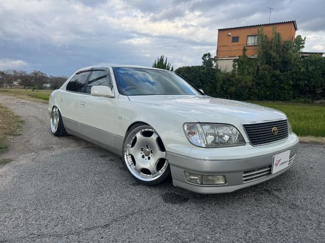 セルシオ B仕様eRバージョン10thアニバーサリED(2枚目)