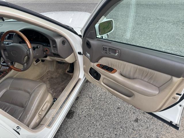 セルシオ B仕様eRバージョン10thアニバーサリED(11枚目)