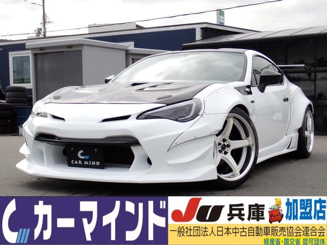 ８６ ＧＴリミテッド　６速ＭＴ　ロケットバニーワイドフェンダー　イングスＦエアロ　エイムゲインＲエアロ　トラストＧＴウイング　ＶＡＲＩＳカーボンボンネット　ＨＫＳ車高調　ワンオフマフラー　デフィ３連メーター　運転席フルバケ（2枚目）