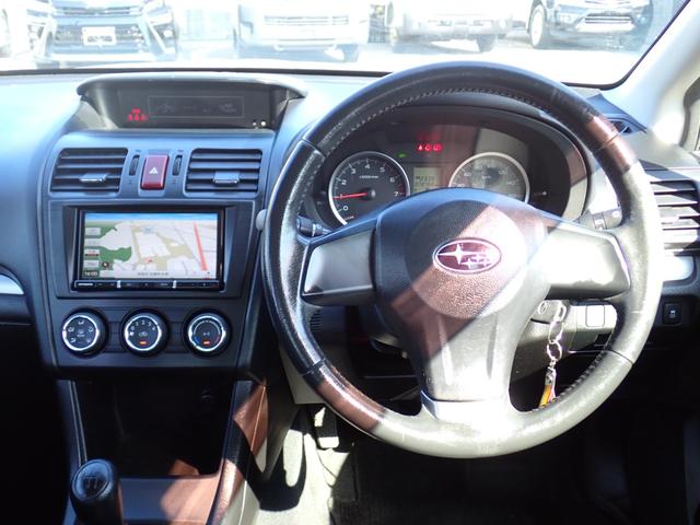 インプレッサＧ４ １．６ｉ　５速ＭＴ　４ＷＤ　タイミングチェーン　純正ＯＰカロッツェリアナビ走行中ＴＶ　ＣＤ　ＤＶＤ　ＳＤ　録音　Ｂｌｕｅｔｏｏｔｈオーディオ　フルセグ　ＥＴＣ　キーレス　フォグランプ　トランクスルー　革ハンドル（16枚目）