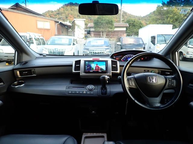 フリードスパイク ＧＬ　後期型　カロッツェリアナビ　ＣＤ　ＤＶＤ　ＳＤ　録音　Ｂｌｕｅｔｏｏｔｈオーディオ　フルセグ　走行中ＴＶ　ＥＴＣ　Ｂカメラ　ステリモ連動　スマートキー　両側電動ドア　ＨＩＤライト　フォグ　純正エアロ（10枚目）