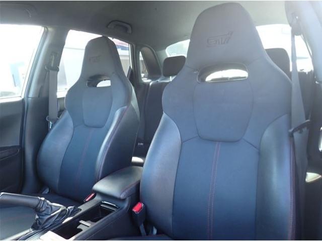 インプレッサ ＷＲＸ　ＳＴＩ　Ａライン　後期型　アプライドモデルＤ型　社外フルセグナビ　ＥＴＣ　Ｂカメラ　ＳＴＩパーツ（大型リアウイング　大型ブレーキキャリパー　エアロパーツ　タワーバー　１８アルミ　４本出しマフラー　ハーフレザーシート）（14枚目）