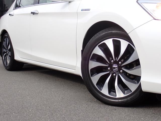 アコードハイブリッド ＥＸ　リア修復　黒革シート　禁煙車　純正ＨＤＤナビ　ＣＤ　ＤＶＤ　録音　Ｂｌｕｅｔｏｏｔｈオーディオ　フルセグ　ＥＴＣ　Ｆ＆Ｂカメラ　ドラレコ　電動リアシェイド　シートヒーター　ＣＭＢＳ衝突軽減ブレーキ（19枚目）