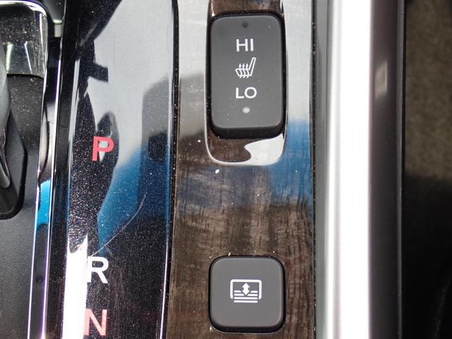 アコードハイブリッド ＥＸ　リア修復　黒革シート　禁煙車　純正ＨＤＤナビ　ＣＤ　ＤＶＤ　録音　Ｂｌｕｅｔｏｏｔｈオーディオ　フルセグ　ＥＴＣ　Ｆ＆Ｂカメラ　ドラレコ　電動リアシェイド　シートヒーター　ＣＭＢＳ衝突軽減ブレーキ（27枚目）