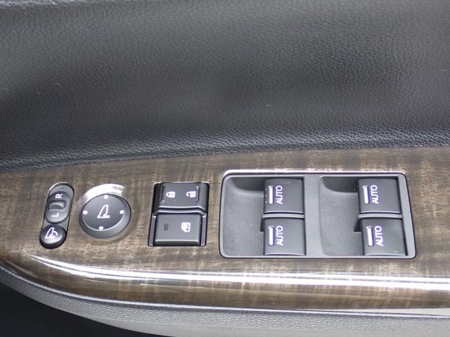 アコードハイブリッド ＥＸ　リア修復　黒革シート　禁煙車　純正ＨＤＤナビ　ＣＤ　ＤＶＤ　録音　Ｂｌｕｅｔｏｏｔｈオーディオ　フルセグ　ＥＴＣ　Ｆ＆Ｂカメラ　ドラレコ　電動リアシェイド　シートヒーター　ＣＭＢＳ衝突軽減ブレーキ（39枚目）