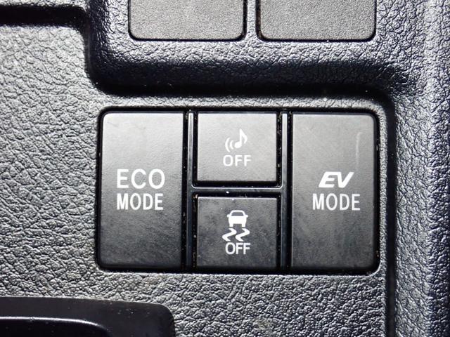 カローラアクシオ ハイブリッド　ＥＸ　カロッツェリアナビ　ＣＤ　ＤＶＤ　ＳＤ　ＡＵＸ　Ｂｌｕｅｔｏｏｔｈオーディオ　ＥＴＣ　Ｂカメラ　セーフティセンス衝突軽減ブレーキ　プッシュスタート　前後クリアランスソナー　オートエアコン　スペアタイヤ（25枚目）