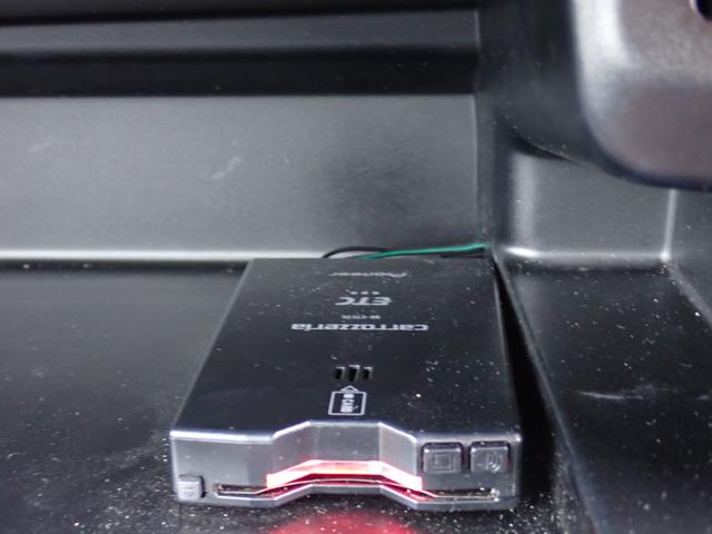 カローラアクシオ ハイブリッド　ＥＸ　カロッツェリアナビ　ＣＤ　ＤＶＤ　ＳＤ　ＡＵＸ　Ｂｌｕｅｔｏｏｔｈオーディオ　ＥＴＣ　Ｂカメラ　セーフティセンス衝突軽減ブレーキ　プッシュスタート　前後クリアランスソナー　オートエアコン　スペアタイヤ（36枚目）