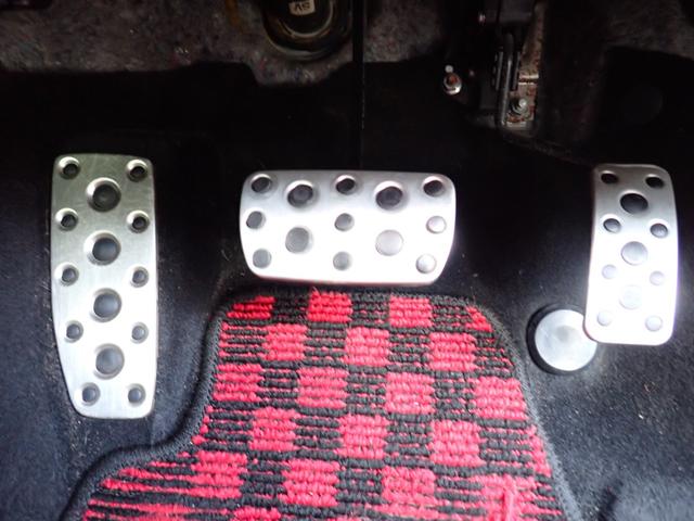 インプレッサ WRX STI Aライン タイプS 5速AT EJ25水平対向ターボエンジン300PS タイプS専用STIハーフレザーアルカンターラシート 純正18アルミ 純正ブースト計 カロッツェリアナビ ETC パドルシフト 純正4本出しマフラー(40枚目)