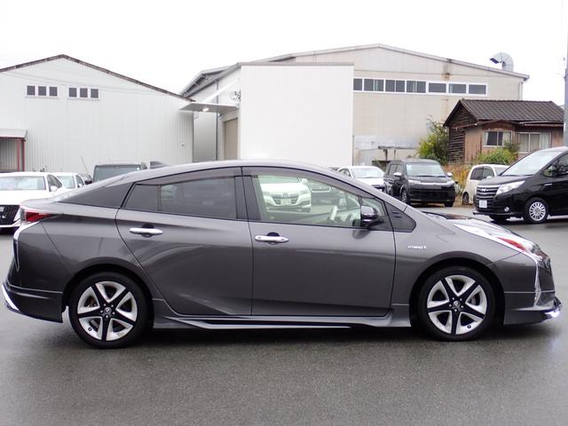 プリウス Ｓツーリングセレクション　モデリスタエアロ　アルパイン９インチナビ走行中ＴＶ　ＣＤ　ＤＶＤ　ＳＤ　Ｂｌｕｅｔｏｏｔｈオーディオ　フルセグ　ＥＴＣ　Ｂカメラ　ステリモ連動　ＵＳＢ給電　白革調シート　シートヒーター　スマートキー（4枚目）