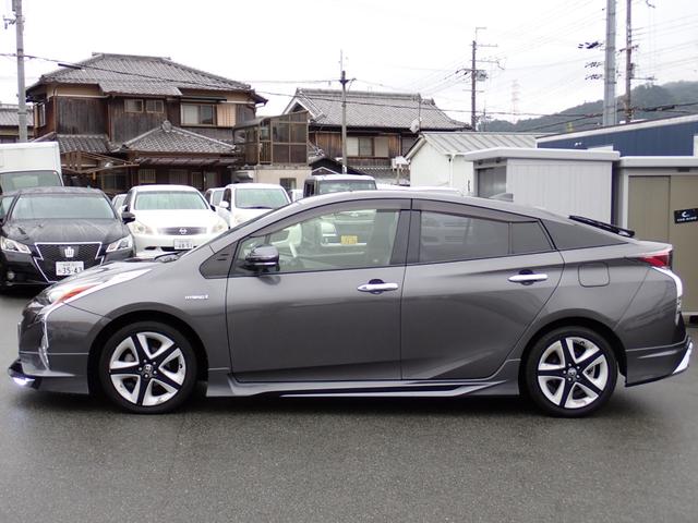 プリウス Ｓツーリングセレクション　モデリスタエアロ　アルパイン９インチナビ走行中ＴＶ　ＣＤ　ＤＶＤ　ＳＤ　Ｂｌｕｅｔｏｏｔｈオーディオ　フルセグ　ＥＴＣ　Ｂカメラ　ステリモ連動　ＵＳＢ給電　白革調シート　シートヒーター　スマートキー（5枚目）