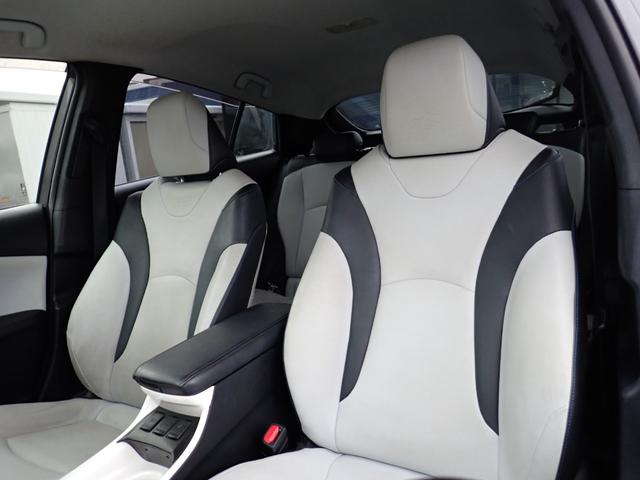 プリウス Ｓツーリングセレクション　モデリスタエアロ　アルパイン９インチナビ走行中ＴＶ　ＣＤ　ＤＶＤ　ＳＤ　Ｂｌｕｅｔｏｏｔｈオーディオ　フルセグ　ＥＴＣ　Ｂカメラ　ステリモ連動　ＵＳＢ給電　白革調シート　シートヒーター　スマートキー（13枚目）