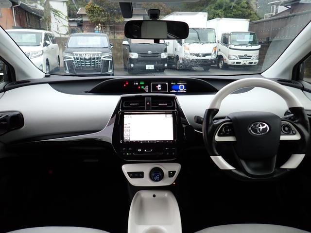 プリウス Ｓツーリングセレクション　モデリスタエアロ　アルパイン９インチナビ走行中ＴＶ　ＣＤ　ＤＶＤ　ＳＤ　Ｂｌｕｅｔｏｏｔｈオーディオ　フルセグ　ＥＴＣ　Ｂカメラ　ステリモ連動　ＵＳＢ給電　白革調シート　シートヒーター　スマートキー（15枚目）