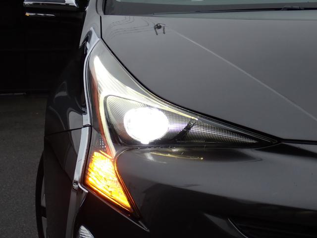 プリウス Ｓツーリングセレクション　モデリスタエアロ　アルパイン９インチナビ走行中ＴＶ　ＣＤ　ＤＶＤ　ＳＤ　Ｂｌｕｅｔｏｏｔｈオーディオ　フルセグ　ＥＴＣ　Ｂカメラ　ステリモ連動　ＵＳＢ給電　白革調シート　シートヒーター　スマートキー（22枚目）