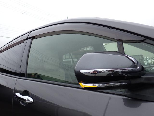 プリウス Ｓツーリングセレクション　モデリスタエアロ　アルパイン９インチナビ走行中ＴＶ　ＣＤ　ＤＶＤ　ＳＤ　Ｂｌｕｅｔｏｏｔｈオーディオ　フルセグ　ＥＴＣ　Ｂカメラ　ステリモ連動　ＵＳＢ給電　白革調シート　シートヒーター　スマートキー（23枚目）