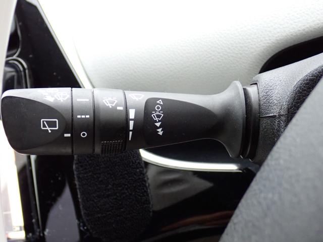 プリウス Ｓツーリングセレクション　モデリスタエアロ　アルパイン９インチナビ走行中ＴＶ　ＣＤ　ＤＶＤ　ＳＤ　Ｂｌｕｅｔｏｏｔｈオーディオ　フルセグ　ＥＴＣ　Ｂカメラ　ステリモ連動　ＵＳＢ給電　白革調シート　シートヒーター　スマートキー（35枚目）