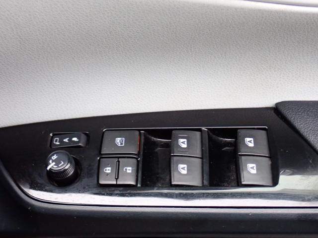 プリウス Ｓツーリングセレクション　モデリスタエアロ　アルパイン９インチナビ走行中ＴＶ　ＣＤ　ＤＶＤ　ＳＤ　Ｂｌｕｅｔｏｏｔｈオーディオ　フルセグ　ＥＴＣ　Ｂカメラ　ステリモ連動　ＵＳＢ給電　白革調シート　シートヒーター　スマートキー（37枚目）