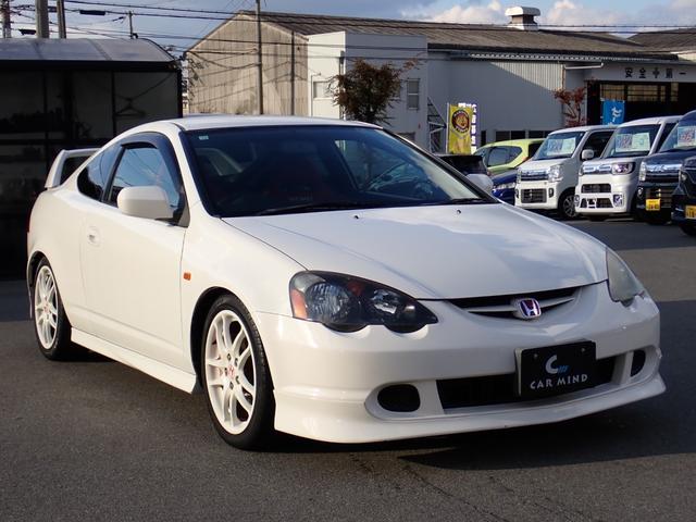 インテグラ タイプＲ　６速ＭＴ　Ｋ２０Ａエンジンタイミングチェーン　赤内装　純正レカロシート　レーシングギア車高調　ブレンボキャリパーブレーキ　社外マフラー　純正１７インチアルミ　純正エアロ　純正リアウイング（4枚目）