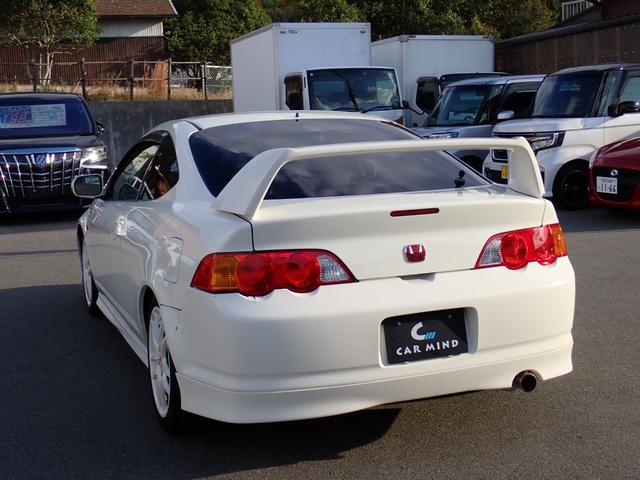 インテグラ タイプＲ　６速ＭＴ　Ｋ２０Ａエンジンタイミングチェーン　赤内装　純正レカロシート　レーシングギア車高調　ブレンボキャリパーブレーキ　社外マフラー　純正１７インチアルミ　純正エアロ　純正リアウイング（8枚目）