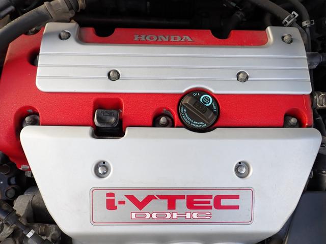 インテグラ タイプＲ　６速ＭＴ　Ｋ２０Ａエンジンタイミングチェーン　赤内装　純正レカロシート　レーシングギア車高調　ブレンボキャリパーブレーキ　社外マフラー　純正１７インチアルミ　純正エアロ　純正リアウイング（14枚目）