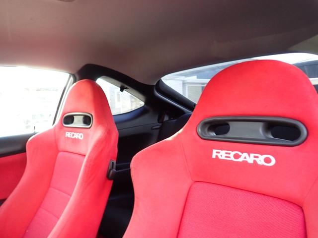 インテグラ タイプＲ　６速ＭＴ　Ｋ２０Ａエンジンタイミングチェーン　赤内装　純正レカロシート　レーシングギア車高調　ブレンボキャリパーブレーキ　社外マフラー　純正１７インチアルミ　純正エアロ　純正リアウイング（19枚目）