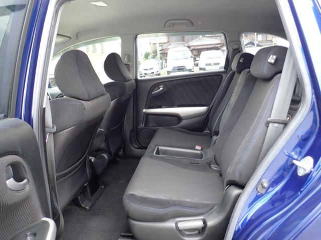 ストリーム ＲＳＺ　後期型　２０００ｃｃエンジン　ＣＶＴ　パドルシフト　タイミングチェーン　純正ナビ　ＣＤ　ＤＶＤ　ＳＤ　ＵＳＢ　ＴＶ　ＥＴＣ　バックカメラ　純正１７インチアルミ　ＨＩＤオートライト　オートエアコン（16枚目）