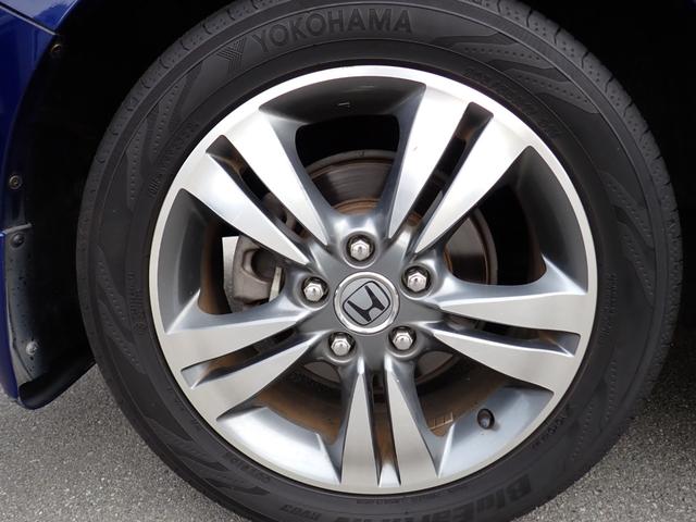 ストリーム ＲＳＺ　後期型　２０００ｃｃエンジン　ＣＶＴ　パドルシフト　タイミングチェーン　純正ナビ　ＣＤ　ＤＶＤ　ＳＤ　ＵＳＢ　ＴＶ　ＥＴＣ　バックカメラ　純正１７インチアルミ　ＨＩＤオートライト　オートエアコン（18枚目）