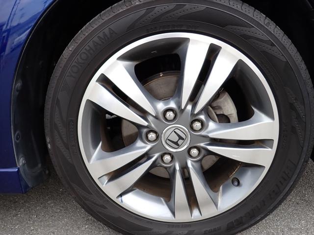 ストリーム ＲＳＺ　後期型　２０００ｃｃエンジン　ＣＶＴ　パドルシフト　タイミングチェーン　純正ナビ　ＣＤ　ＤＶＤ　ＳＤ　ＵＳＢ　ＴＶ　ＥＴＣ　バックカメラ　純正１７インチアルミ　ＨＩＤオートライト　オートエアコン（19枚目）