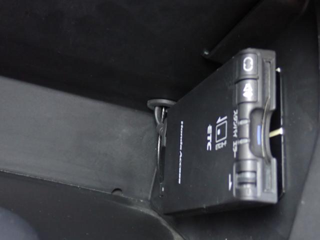 ストリーム ＲＳＺ　後期型　２０００ｃｃエンジン　ＣＶＴ　パドルシフト　タイミングチェーン　純正ナビ　ＣＤ　ＤＶＤ　ＳＤ　ＵＳＢ　ＴＶ　ＥＴＣ　バックカメラ　純正１７インチアルミ　ＨＩＤオートライト　オートエアコン（26枚目）