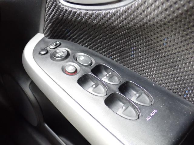 ストリーム ＲＳＺ　後期型　２０００ｃｃエンジン　ＣＶＴ　パドルシフト　タイミングチェーン　純正ナビ　ＣＤ　ＤＶＤ　ＳＤ　ＵＳＢ　ＴＶ　ＥＴＣ　バックカメラ　純正１７インチアルミ　ＨＩＤオートライト　オートエアコン（28枚目）