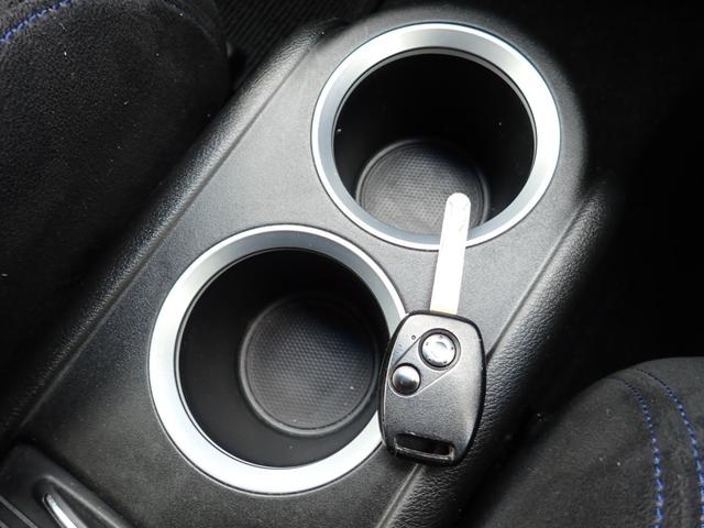 ストリーム ＲＳＺ　後期型　２０００ｃｃエンジン　ＣＶＴ　パドルシフト　タイミングチェーン　純正ナビ　ＣＤ　ＤＶＤ　ＳＤ　ＵＳＢ　ＴＶ　ＥＴＣ　バックカメラ　純正１７インチアルミ　ＨＩＤオートライト　オートエアコン（32枚目）